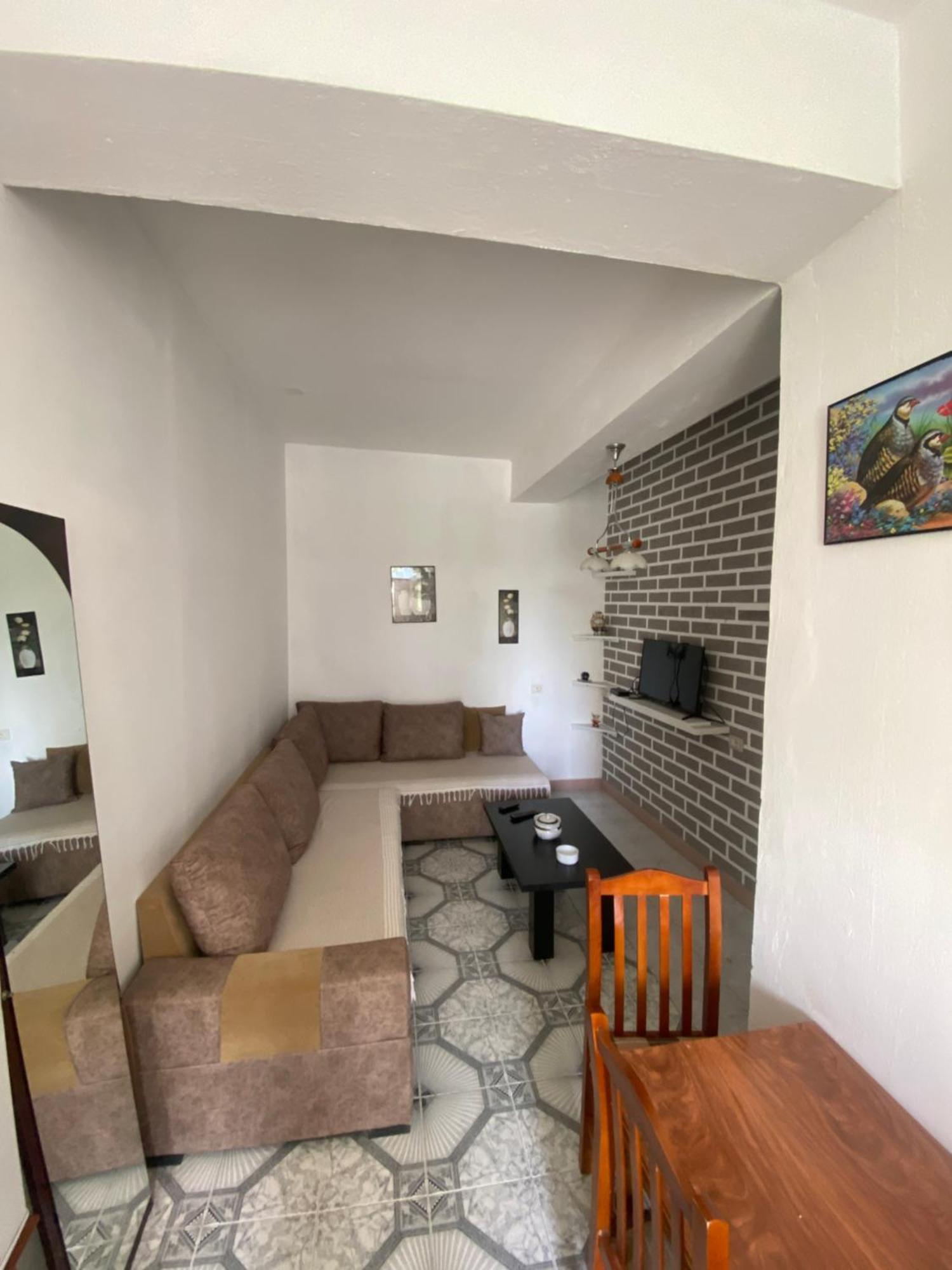 Lovely 2-Bedroom With Greenery View ドゥラス エクステリア 写真